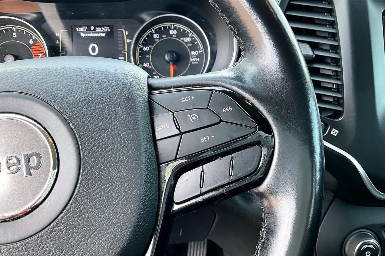 Used 2021 Jeep Cherokee Latitude Plus FWD image 31
