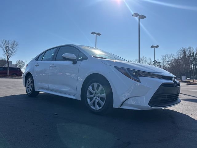 Used 2025 Toyota Corolla LE image 3