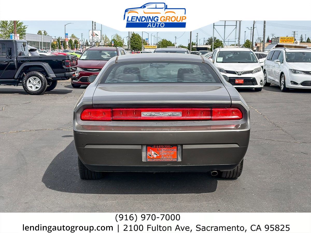 Used 2010 Dodge Challenger SE image 3