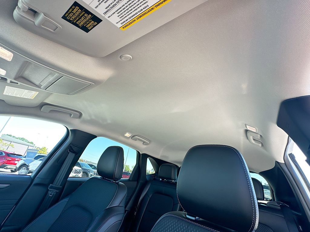 New 2025 Ford Escape SE w/ Class II Trailer Tow Package image 11