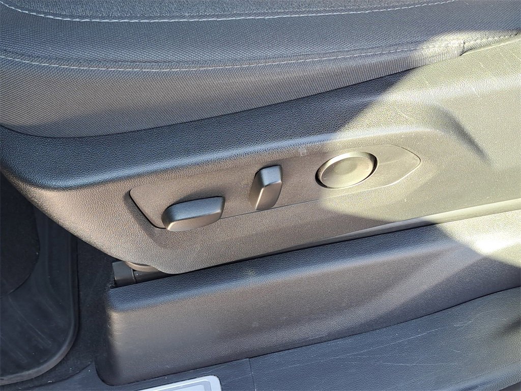 Used 2025 Chevrolet Silverado 1500 LT image 24