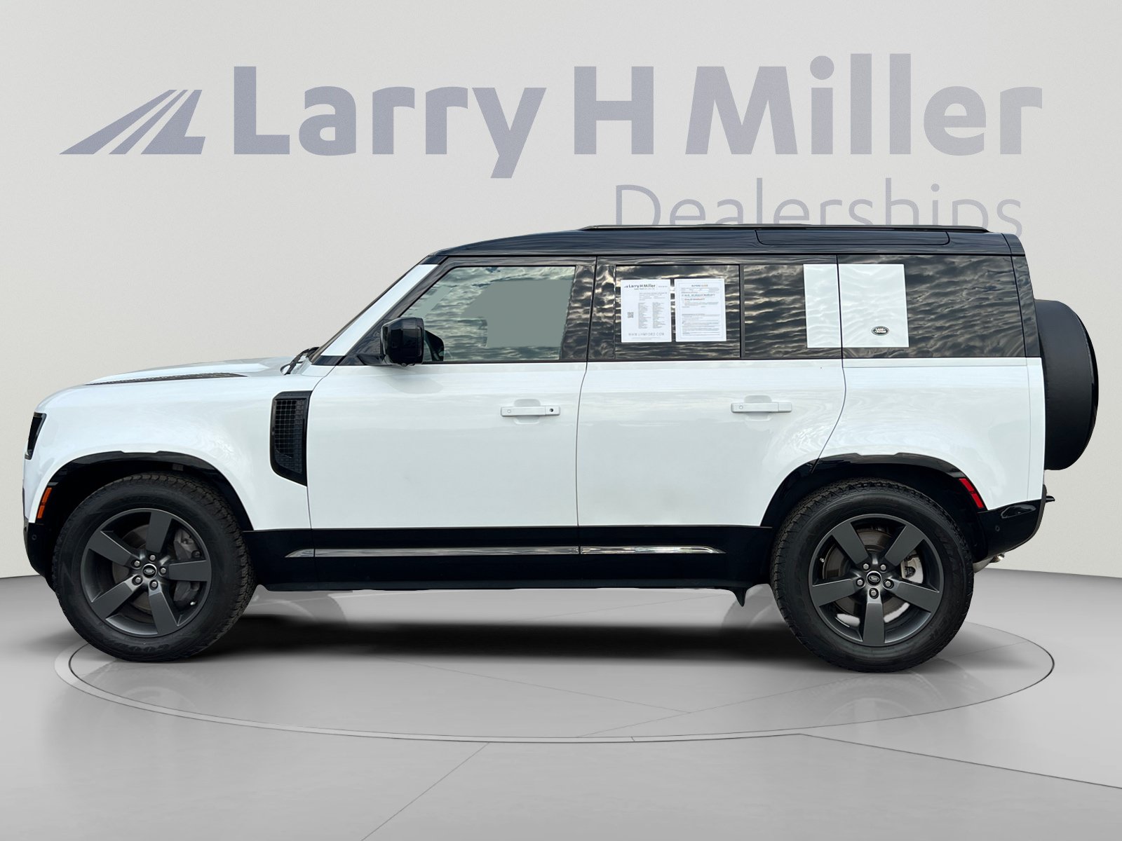 Used 2023 Land Rover Defender 110 X-Dynamic SE AWD/4WD image 2