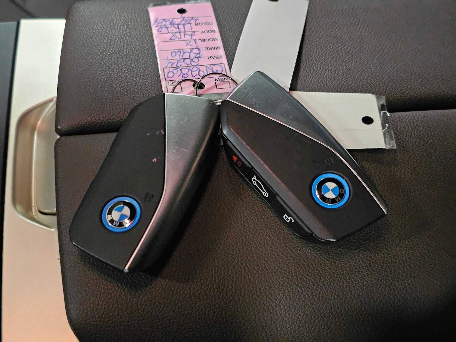 Used 2024 BMW iX xDrive50 w/ Premium Package image 40