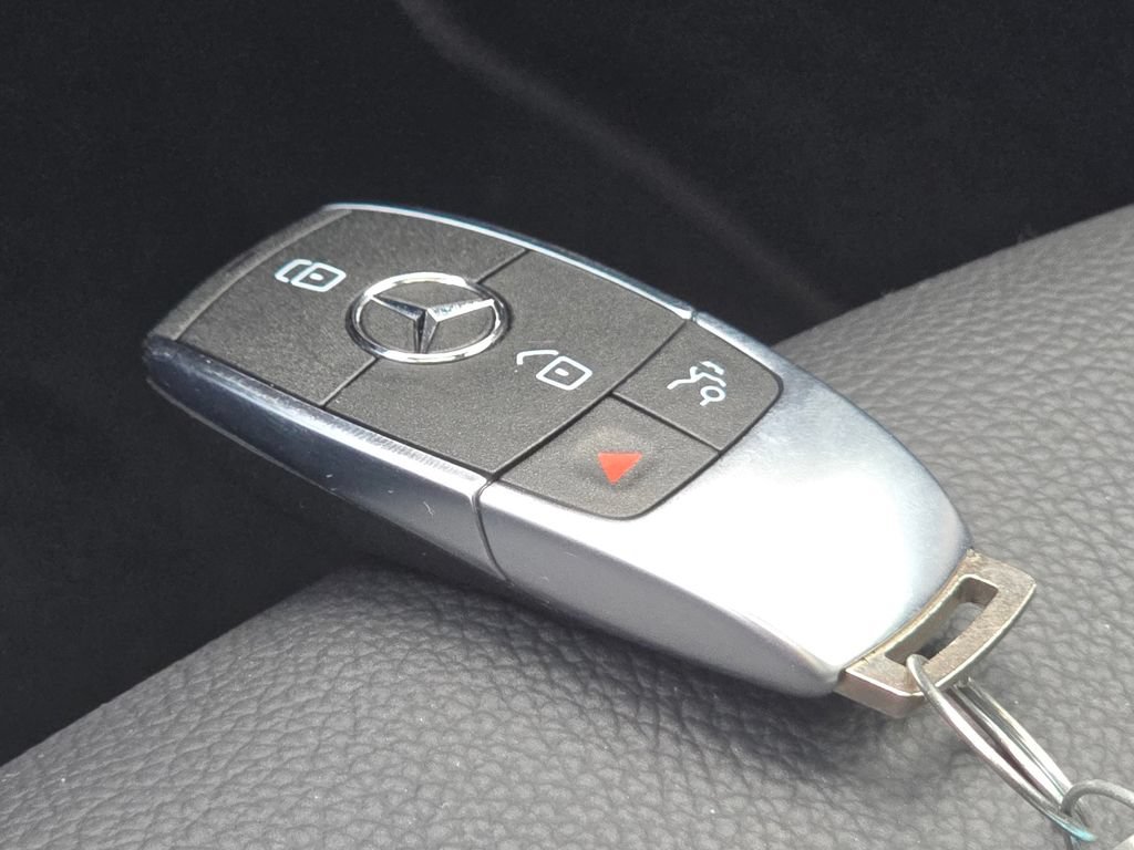 Used 2026 Mercedes-Benz GLB 250 4MATIC image 38