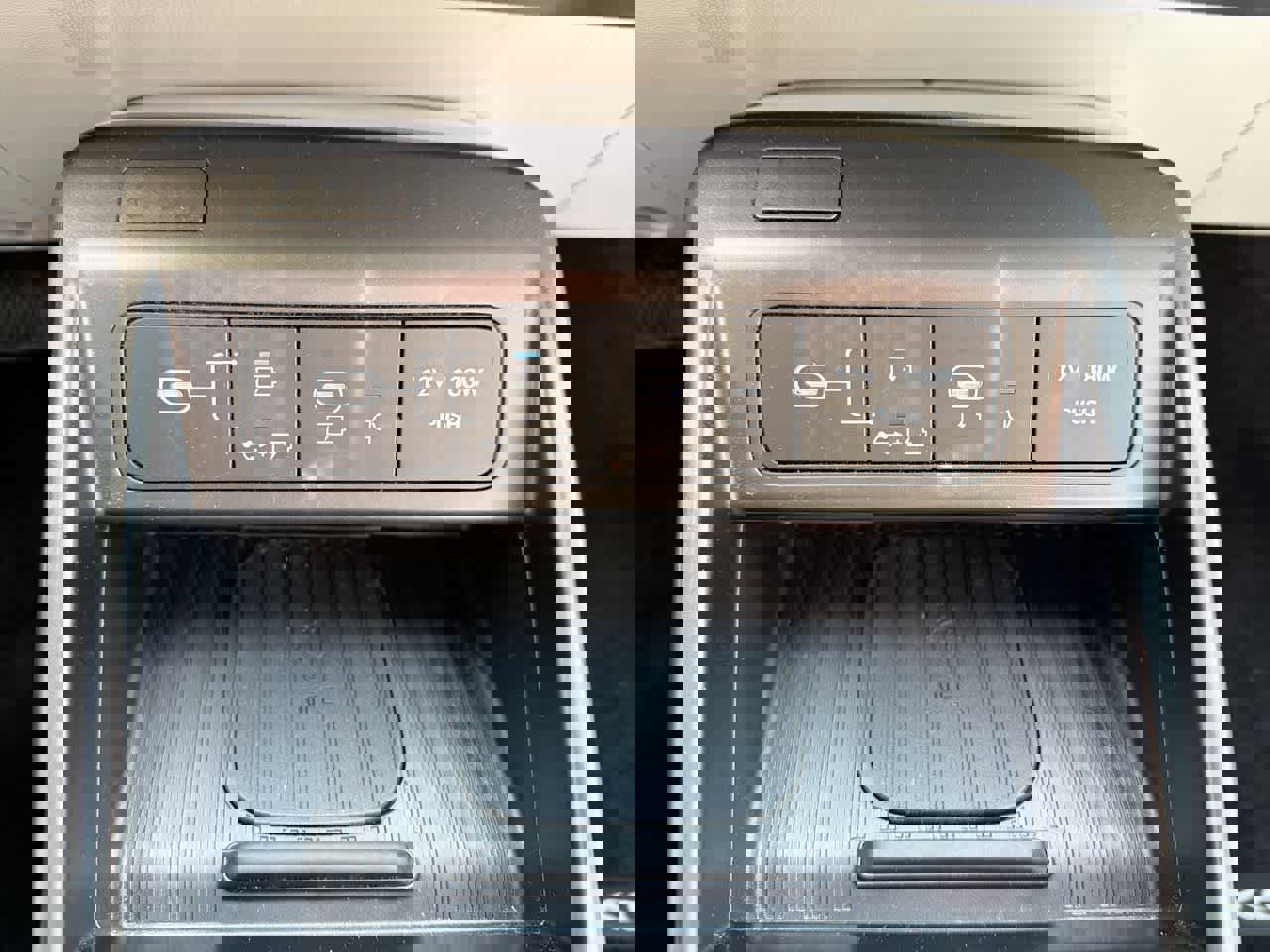 Used 2025 Hyundai Kona Limited image 33