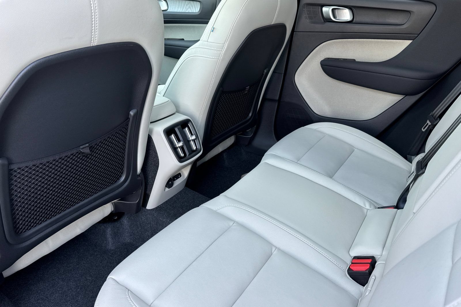 New 2026 Volvo XC40 B5 Ultra w/ Climate Package AWD/4WD image 12