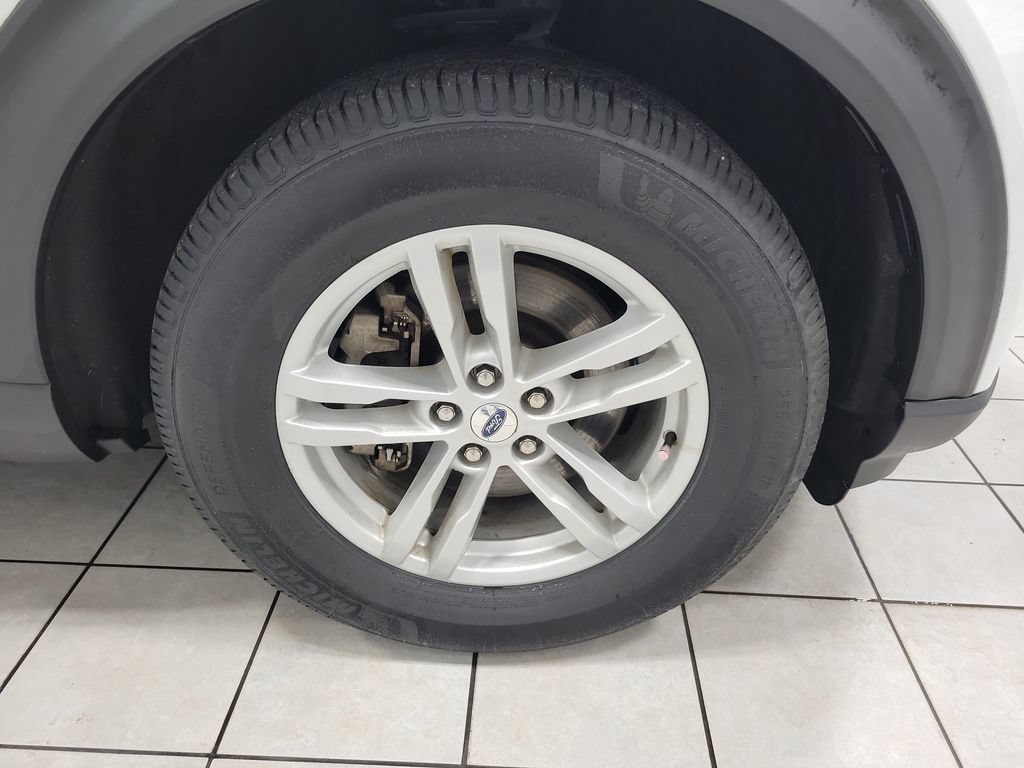 Used 2021 Ford Explorer XLT w/ Equipment Group 202A AWD/4WD image 48