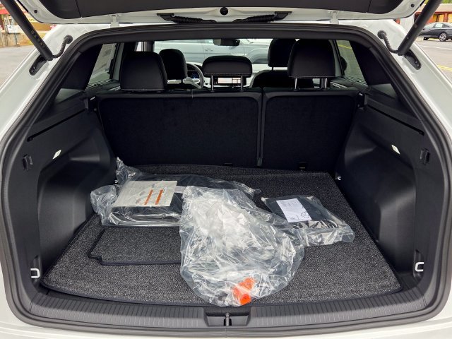 New 2026 Volkswagen Atlas Cross Sport SE FWD image 12