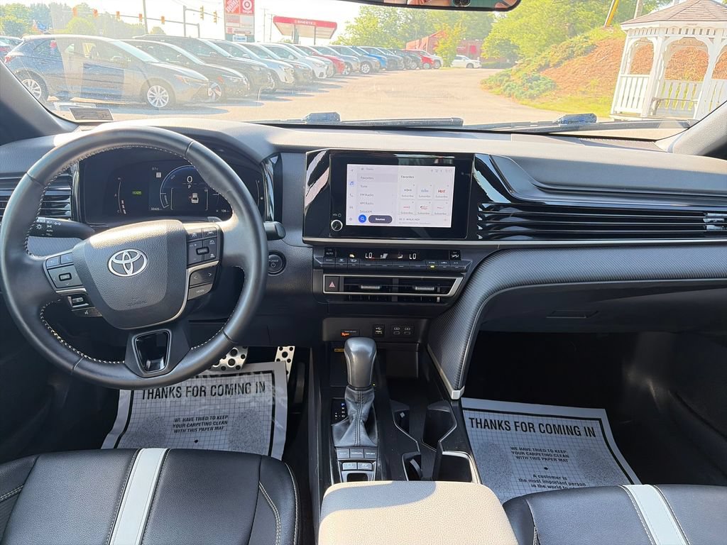 Used 2025 Toyota Camry SE FWD image 13