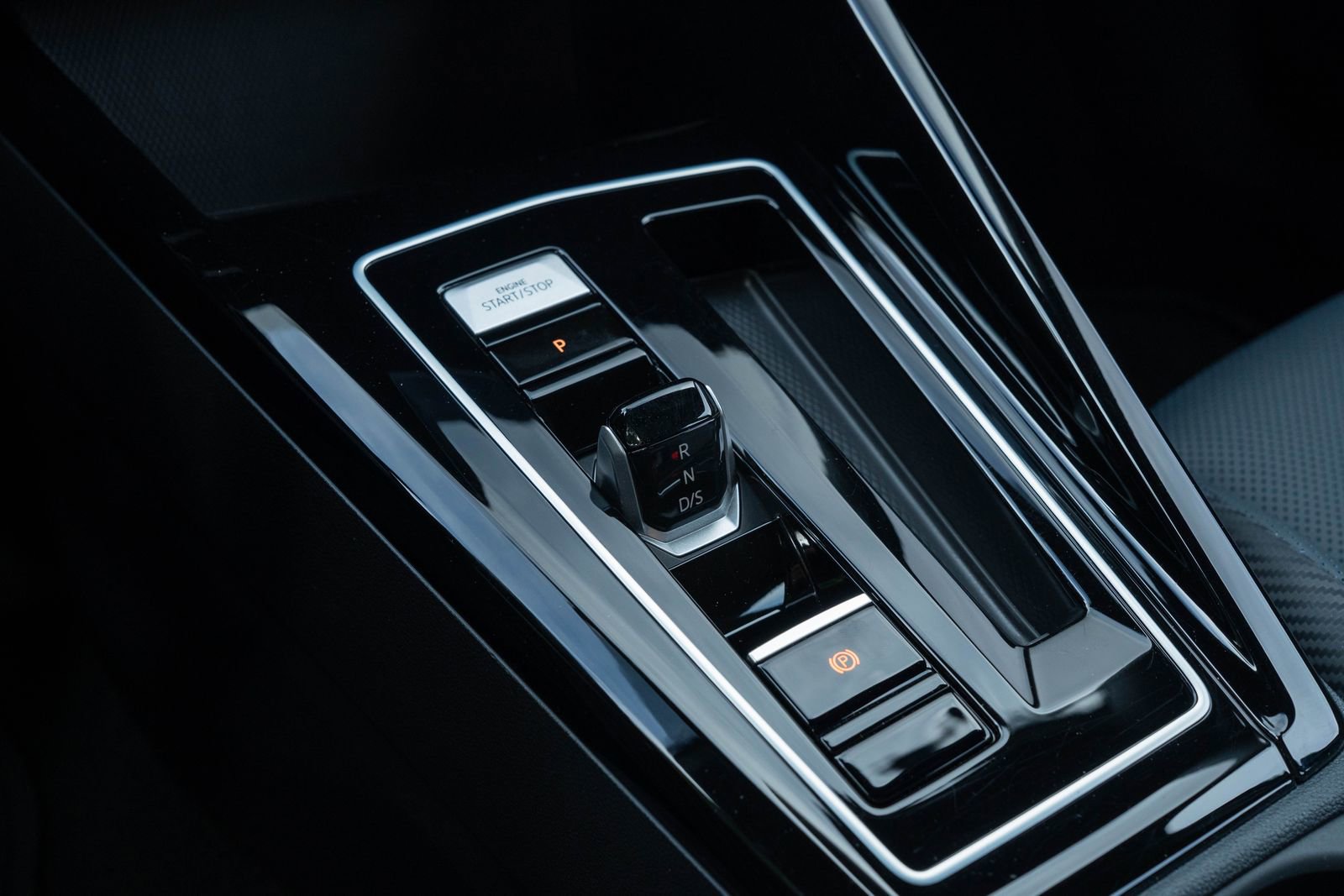 Used 2024 Volkswagen Golf R image 25