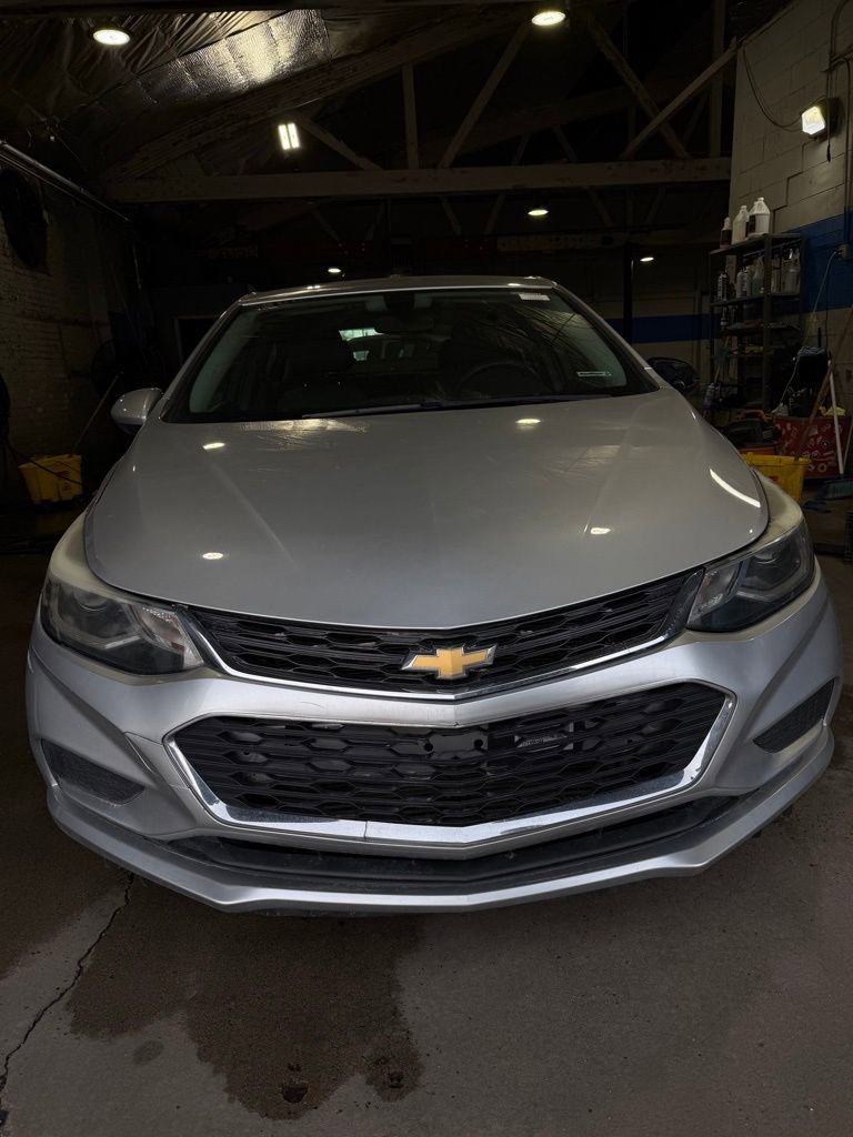 Used 2017 Chevrolet Cruze LT image 3