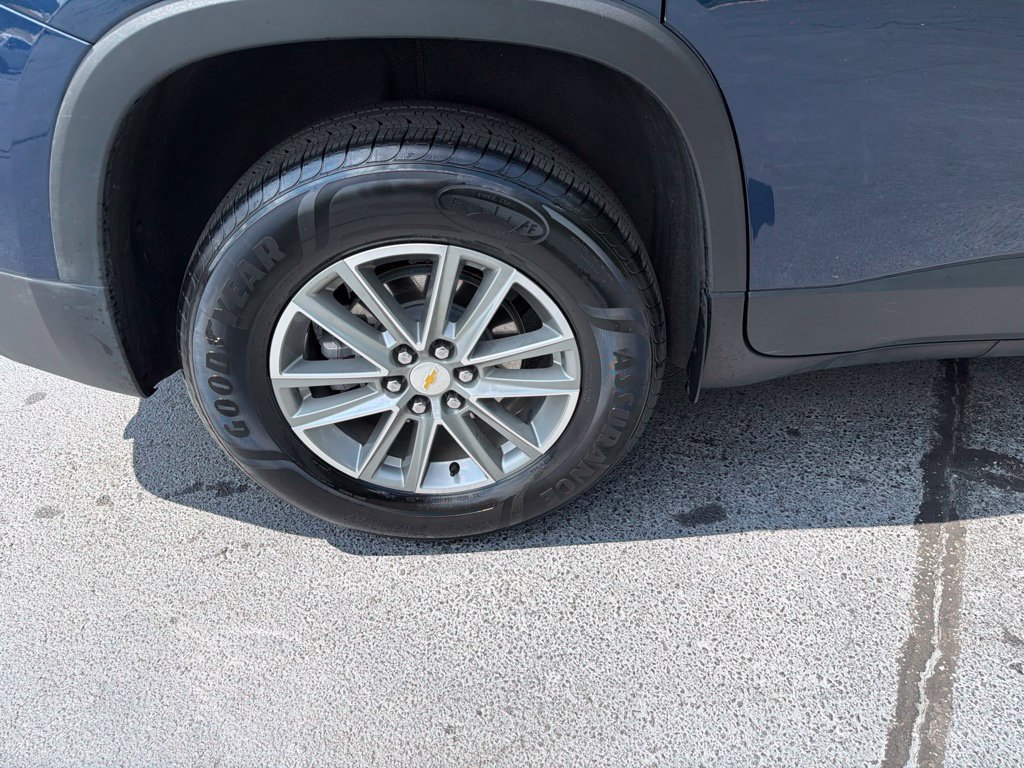 Used 2023 Chevrolet Traverse LT FWD image 16