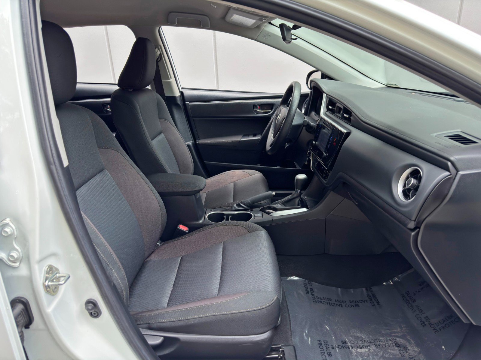 Used 2019 Toyota Corolla LE w/ Carpet Mat Package (TMS) FWD image 14
