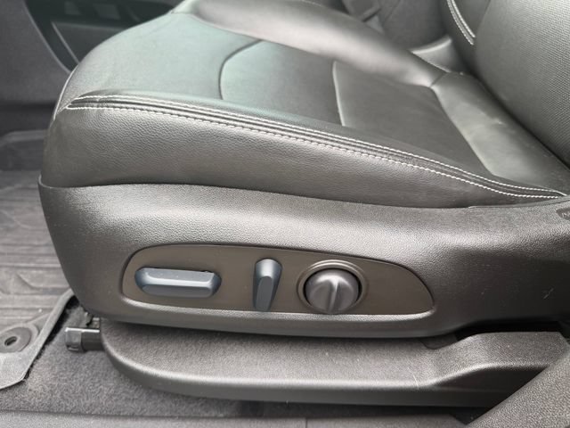 Used 2022 GMC Terrain SLT AWD/4WD image 26