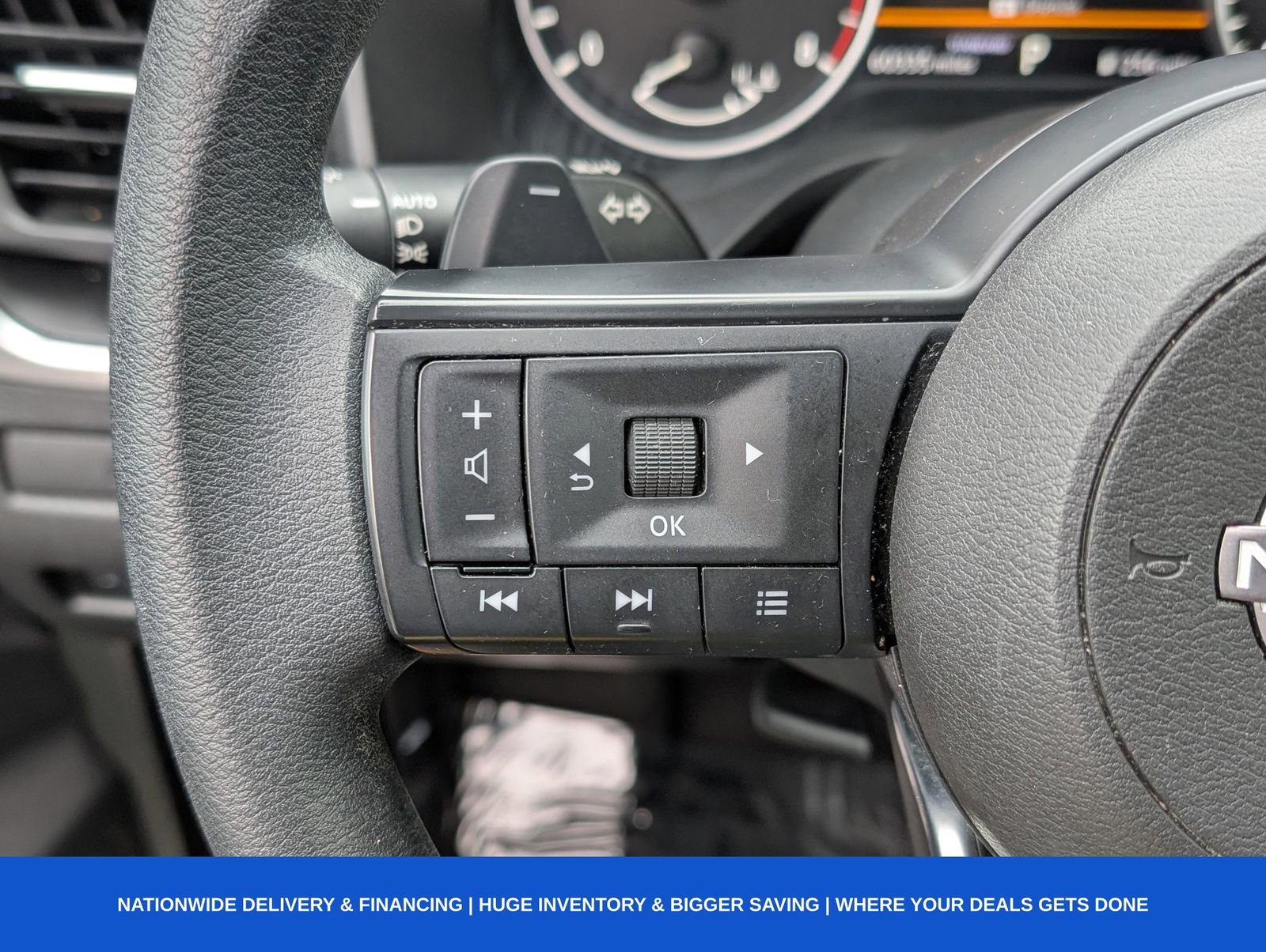 Used 2023 Nissan Rogue S image 29