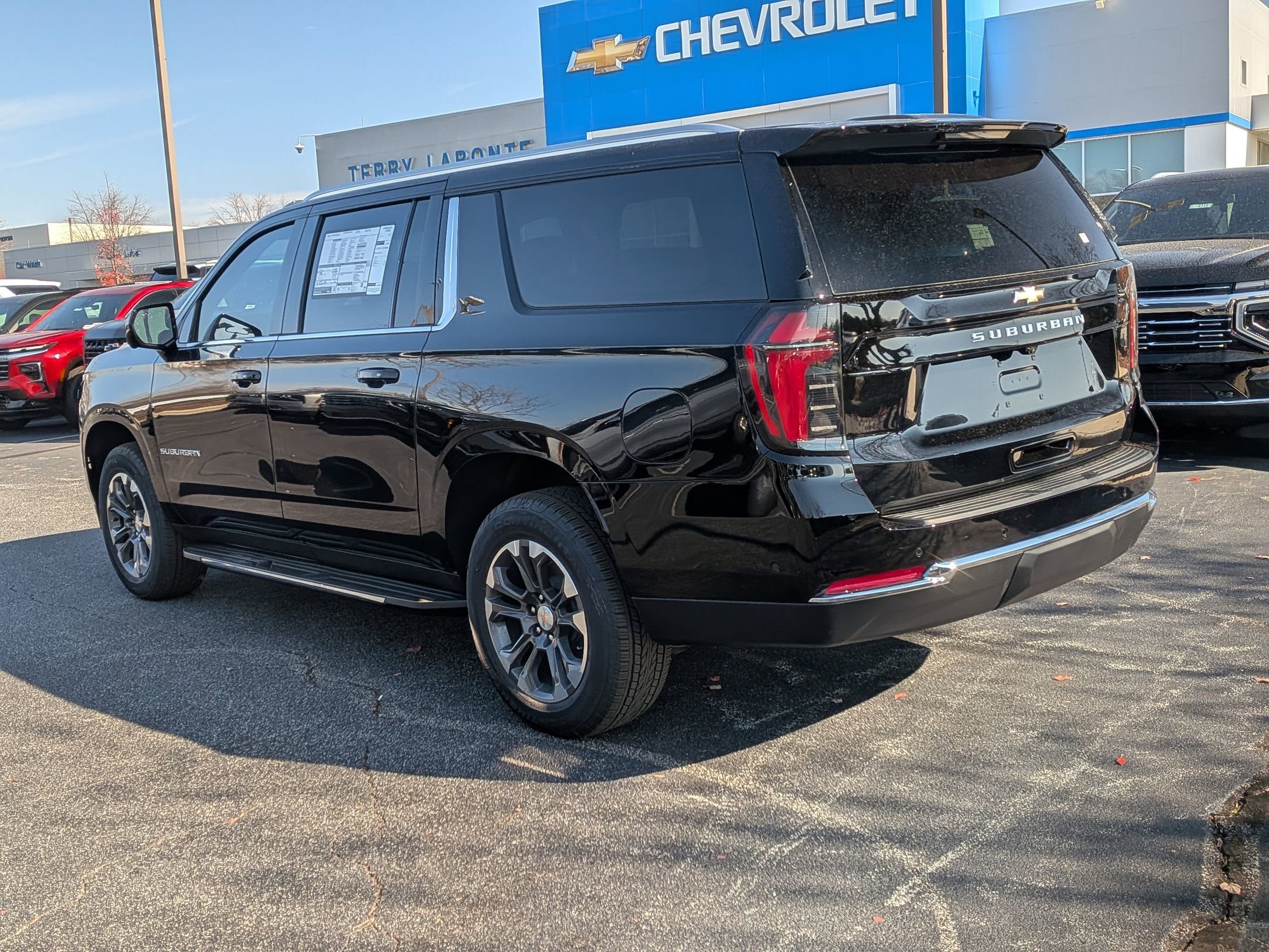 New 2026 Chevrolet Suburban LS image 6