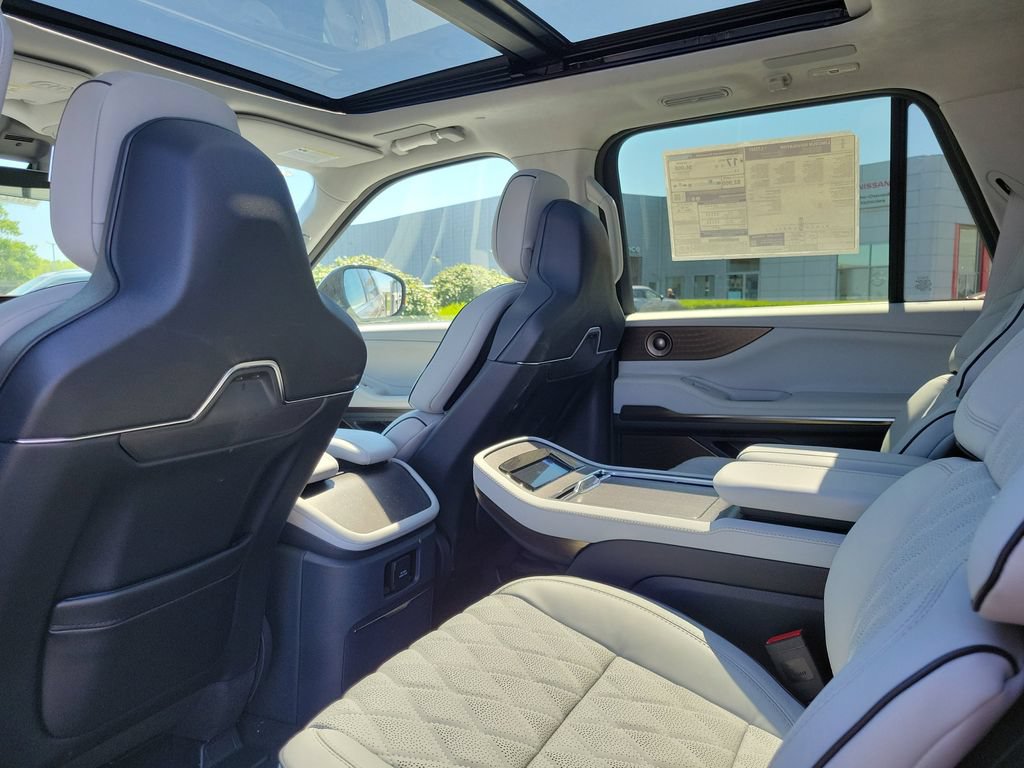 New 2026 Lincoln Navigator Black Label AWD/4WD image 16