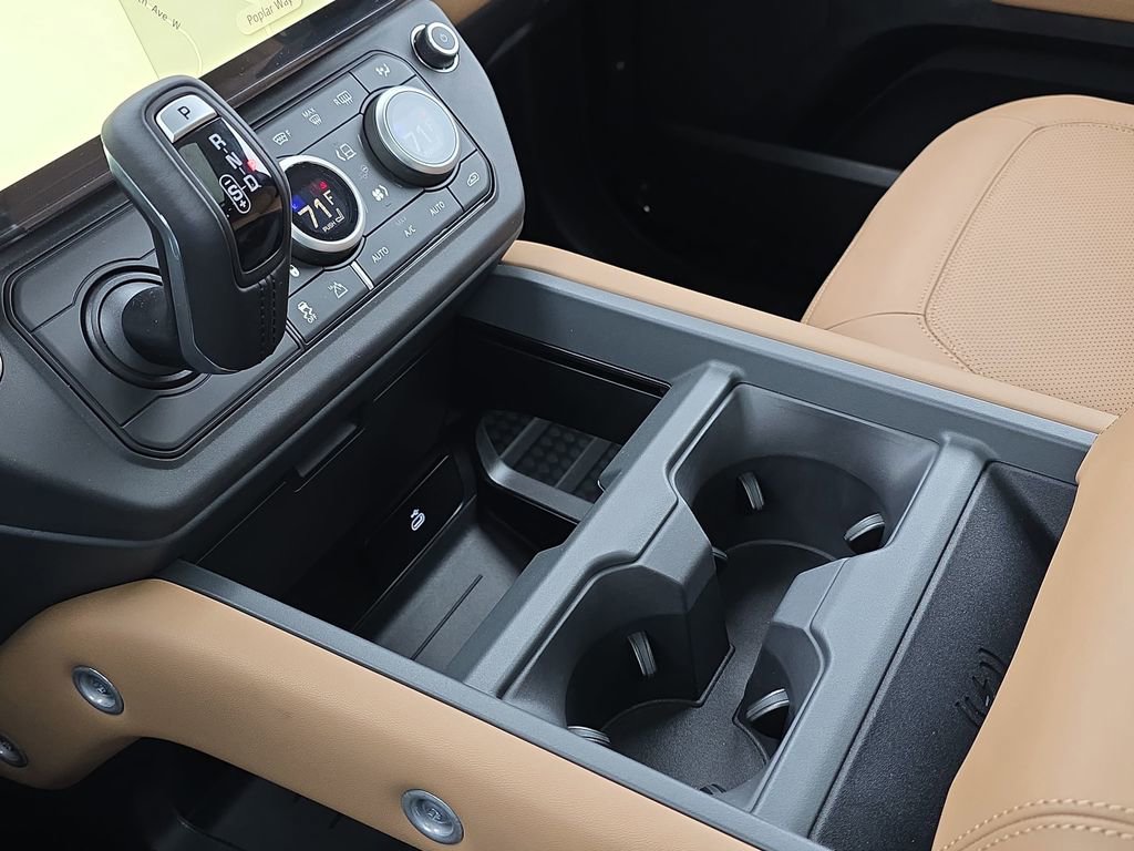 New 2026 Land Rover Defender 110 X-Dynamic SE image 24