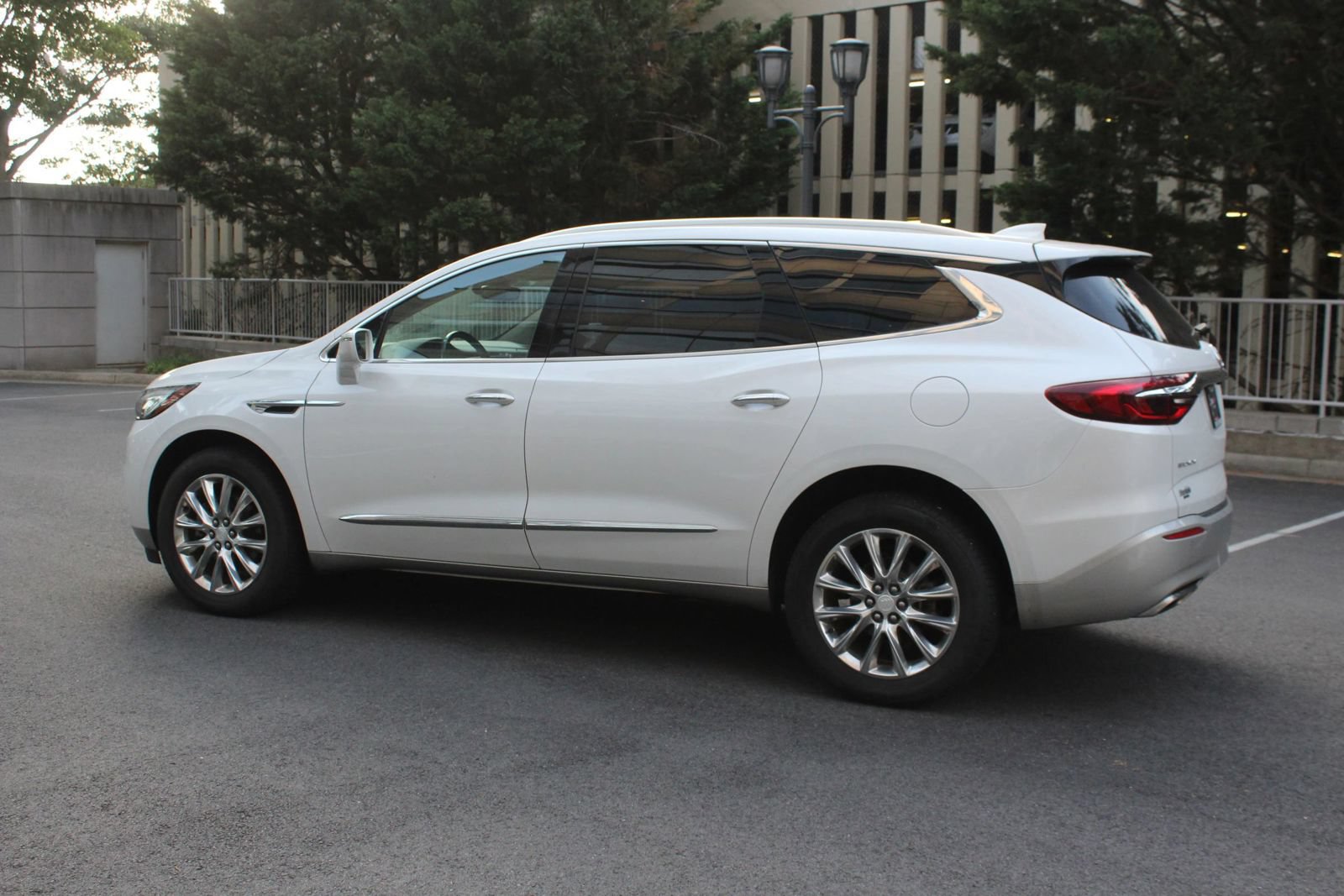 Used 2018 Buick Enclave Premium w/ Experience Buick Package AWD/4WD image 9