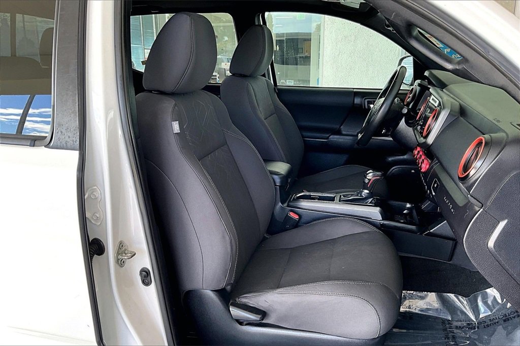 Used 2017 Toyota Tacoma TRD Sport image 30