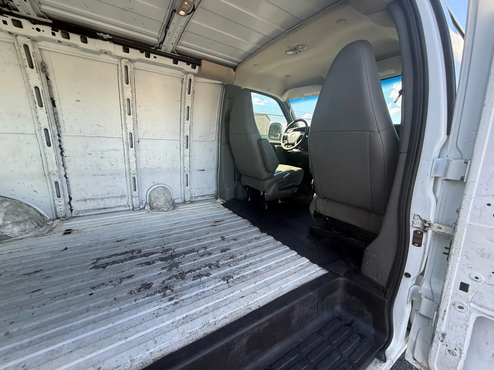 Used 2016 Chevrolet Express 2500 RWD image 59