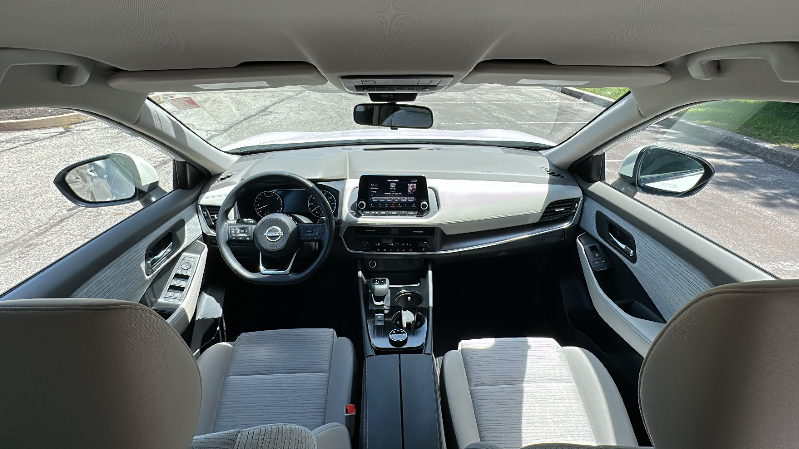 Used 2023 Nissan Rogue SV AWD/4WD image 25