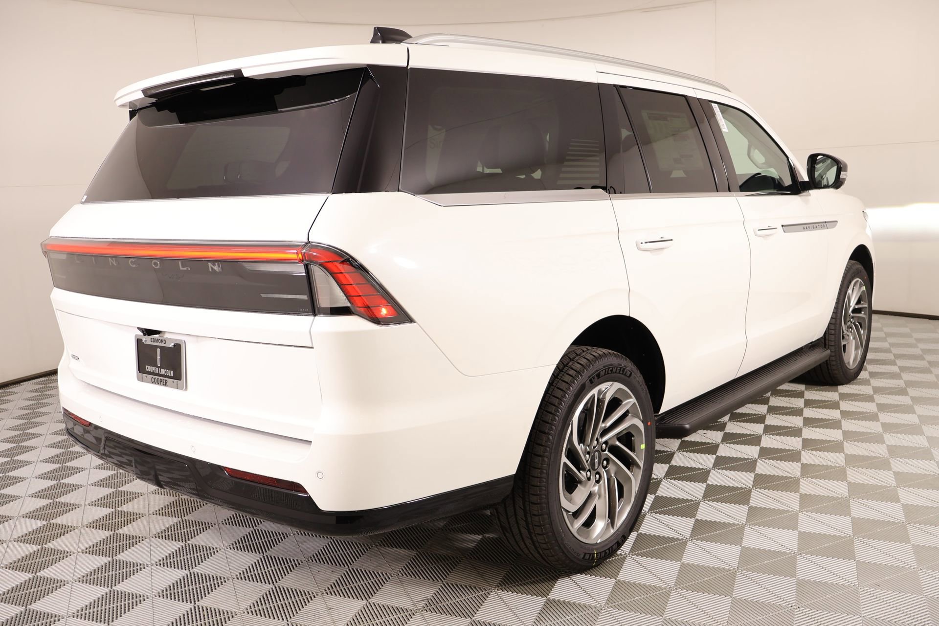 New 2026 Lincoln Navigator Premiere image 22