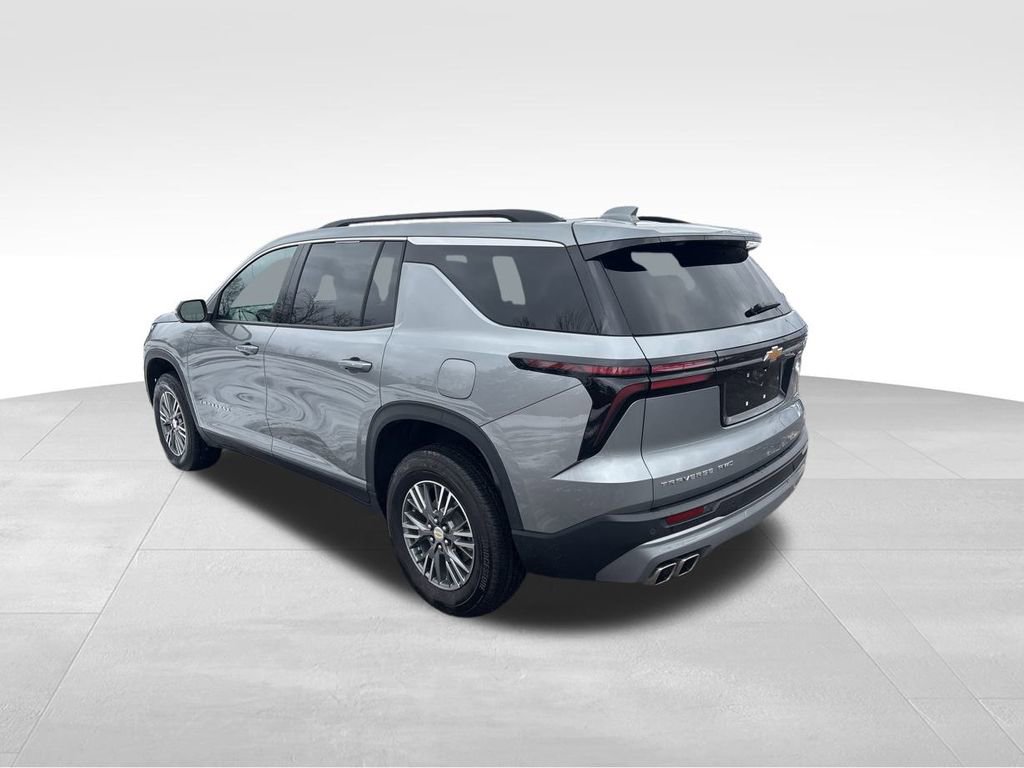 Used 2024 Chevrolet Traverse LT w/ Trailering Package image 3