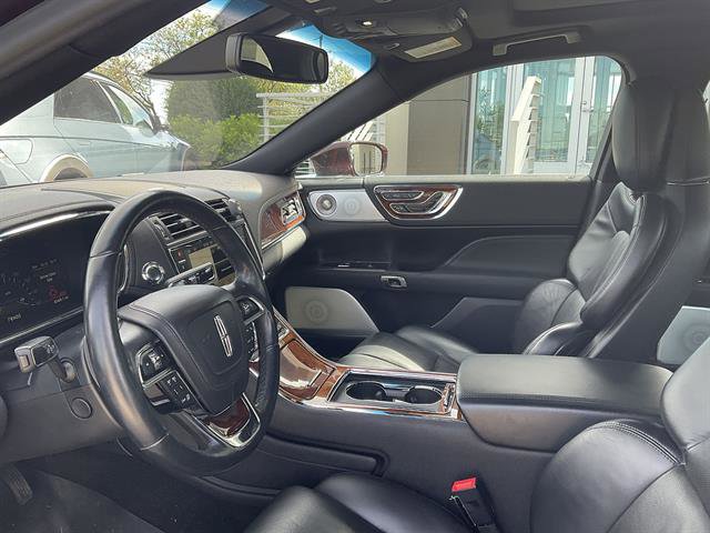 Used 2017 Lincoln Continental Reserve w/ Luxury Package AWD/4WD image 2
