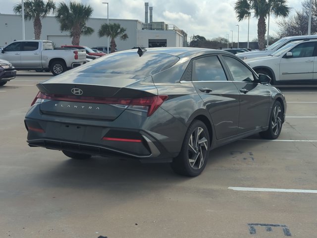 Used 2025 Hyundai Elantra SEL image 5