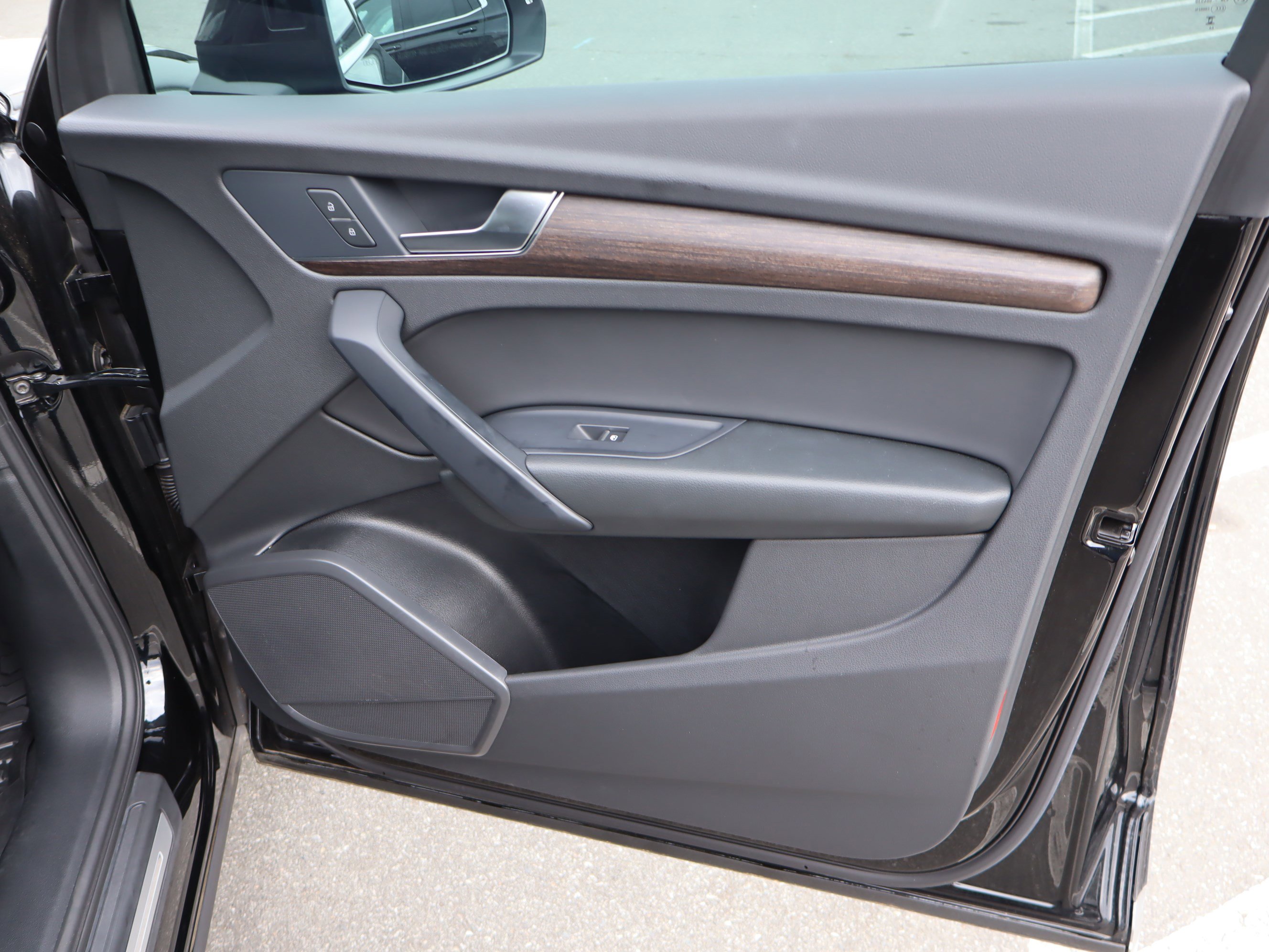 Used 2024 Audi Q5 e Premium image 36