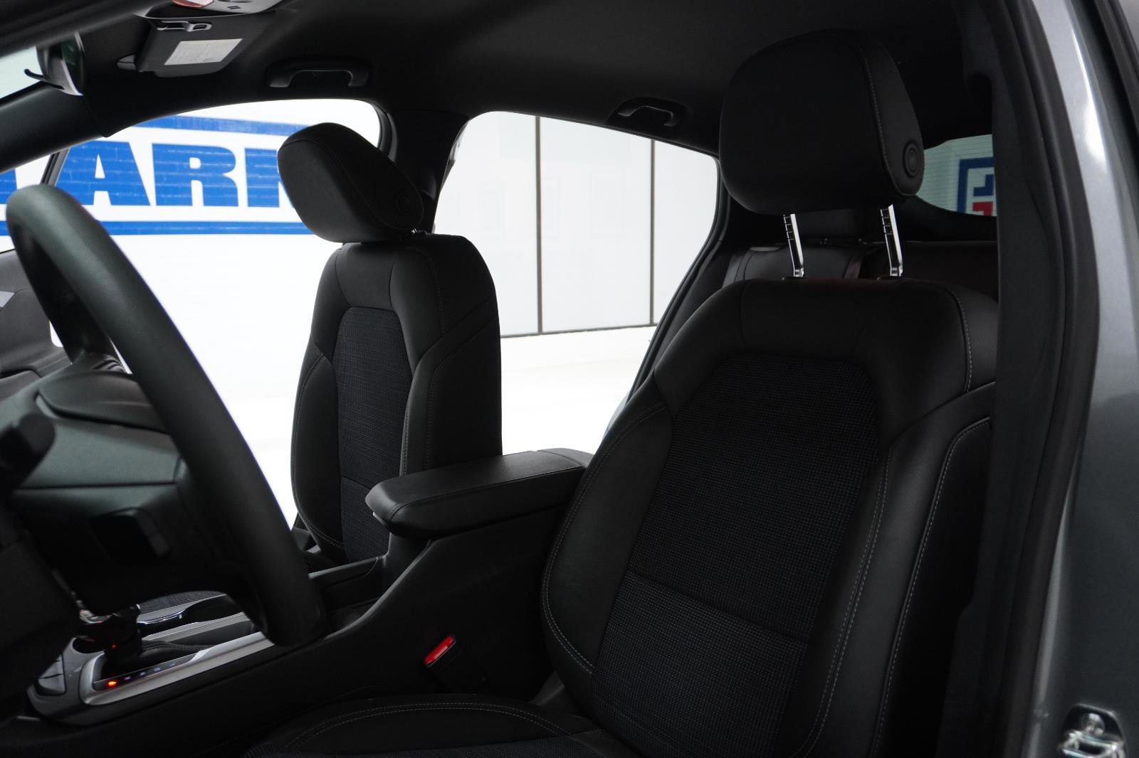 Used 2025 Buick Envista Preferred w/ Convenience II Package image 17