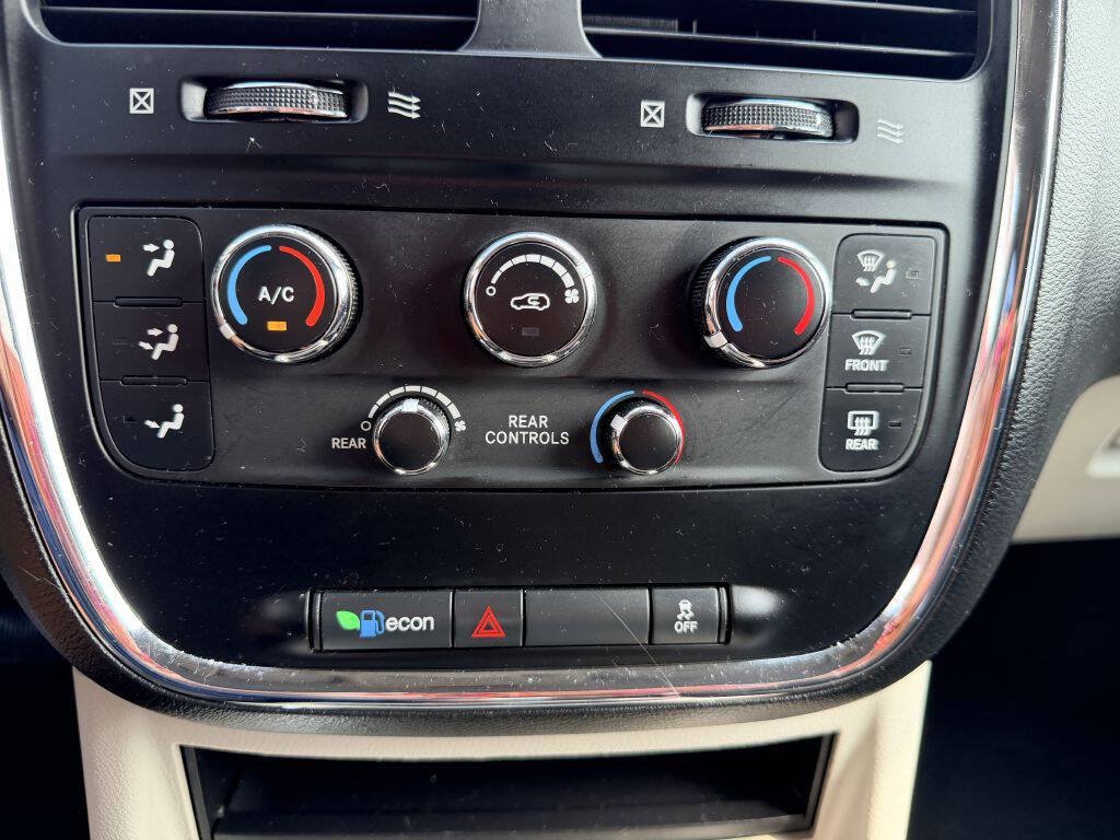 Used 2013 Dodge Grand Caravan SXT FWD image 19