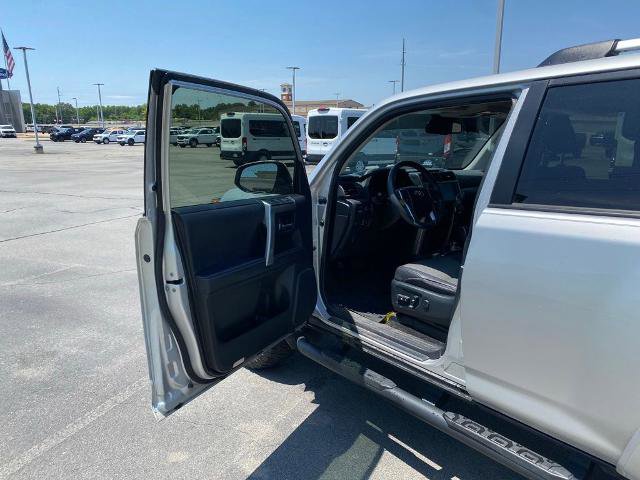 Used 2022 Toyota 4Runner SR5 Premium w/ Moonroof Package AWD/4WD image 11