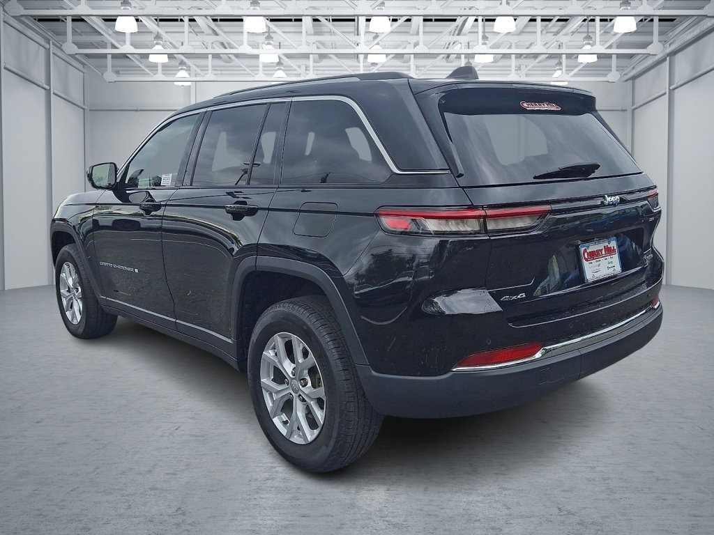 Used 2023 Jeep Grand Cherokee Limited AWD/4WD image 3