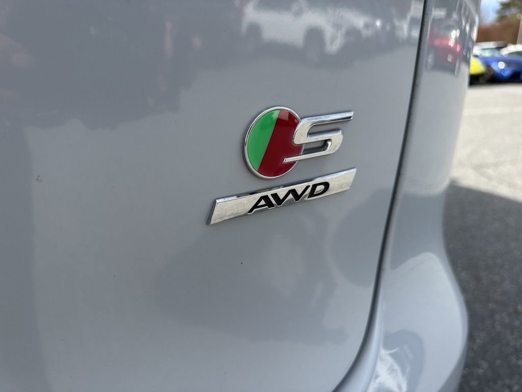 Used 2018 Jaguar F-PACE S image 33