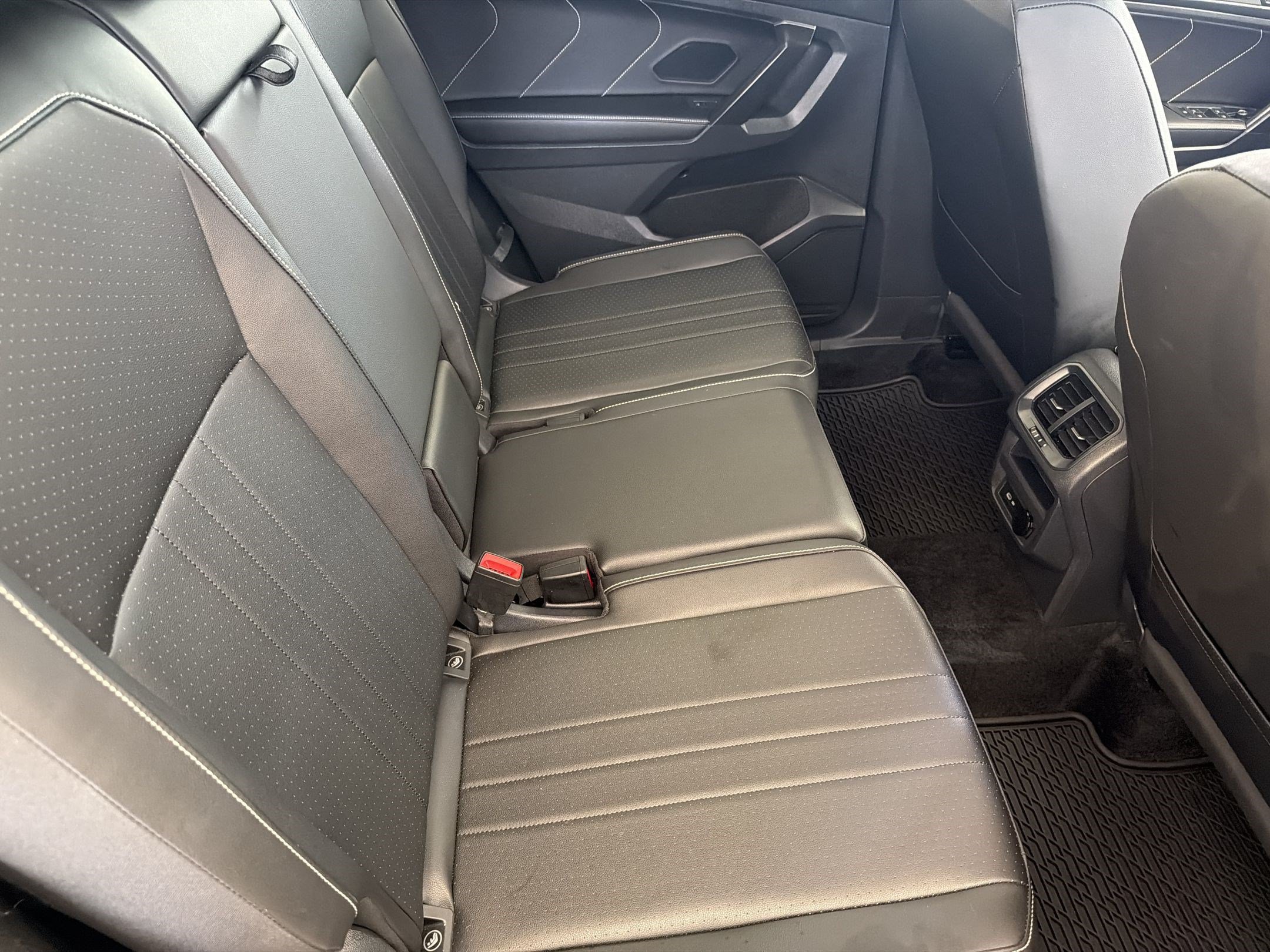 Used 2023 Volkswagen Tiguan SE FWD image 28