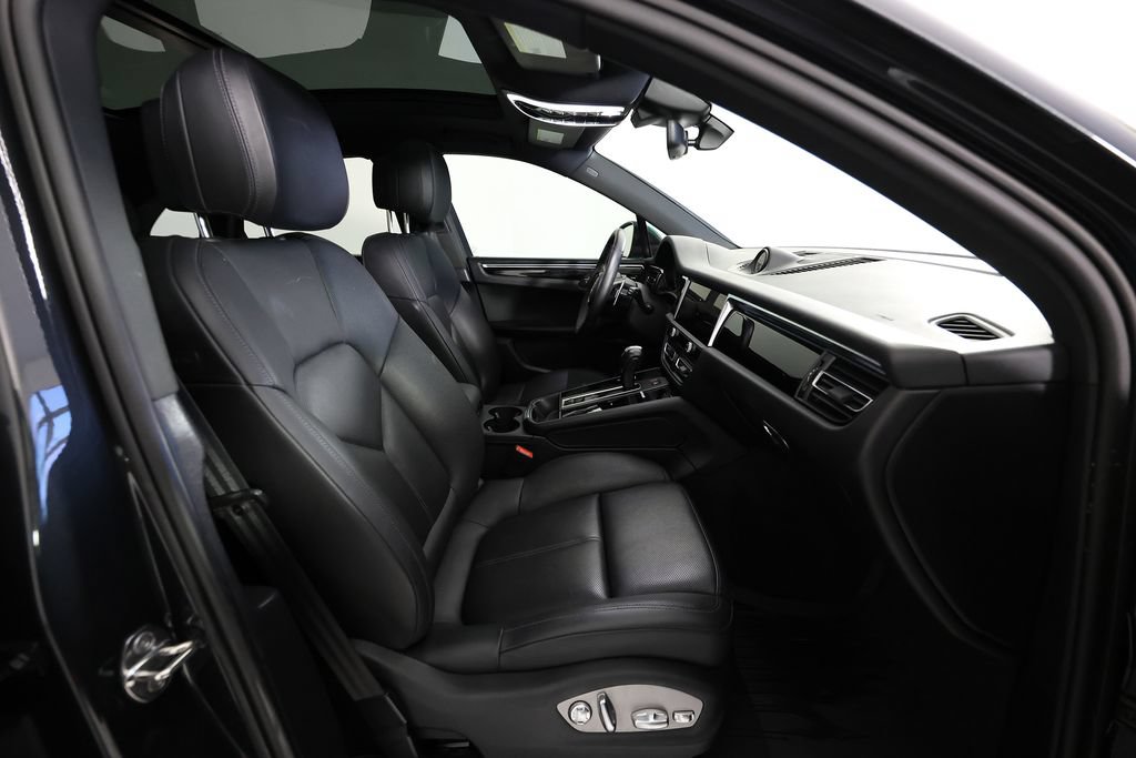 Used 2023 Porsche Macan AWD/4WD image 10