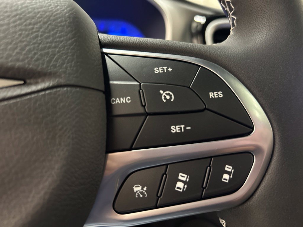 New 2027 Chrysler Pacifica Limited FWD image 24