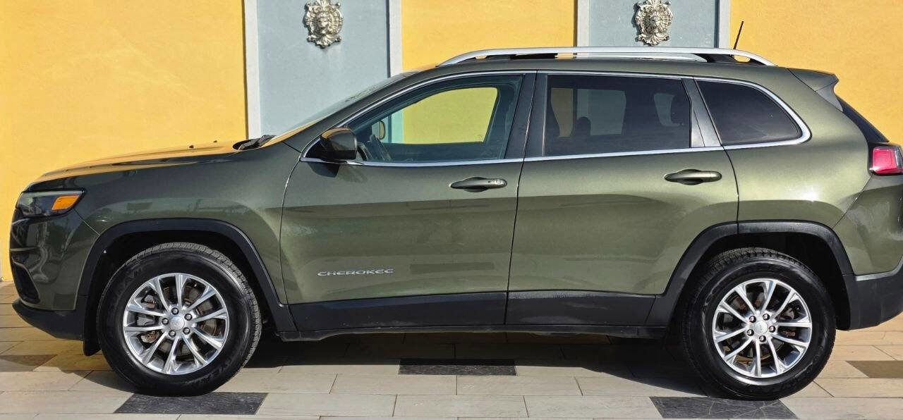 Used 2019 Jeep Cherokee Latitude Plus w/ Comfort/Convenience Group image 6