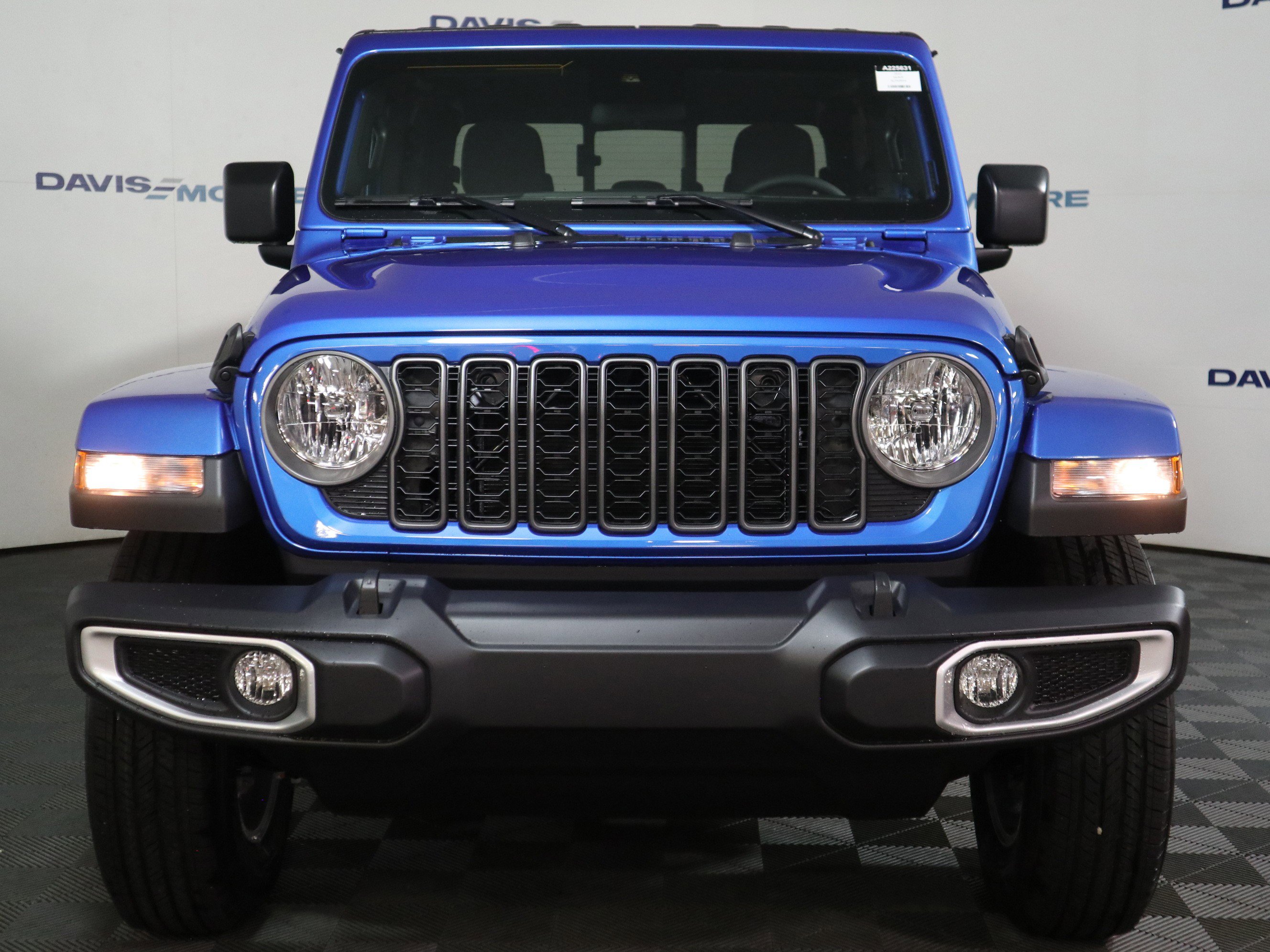 New 2025 Jeep Gladiator Sport AWD/4WD image 13