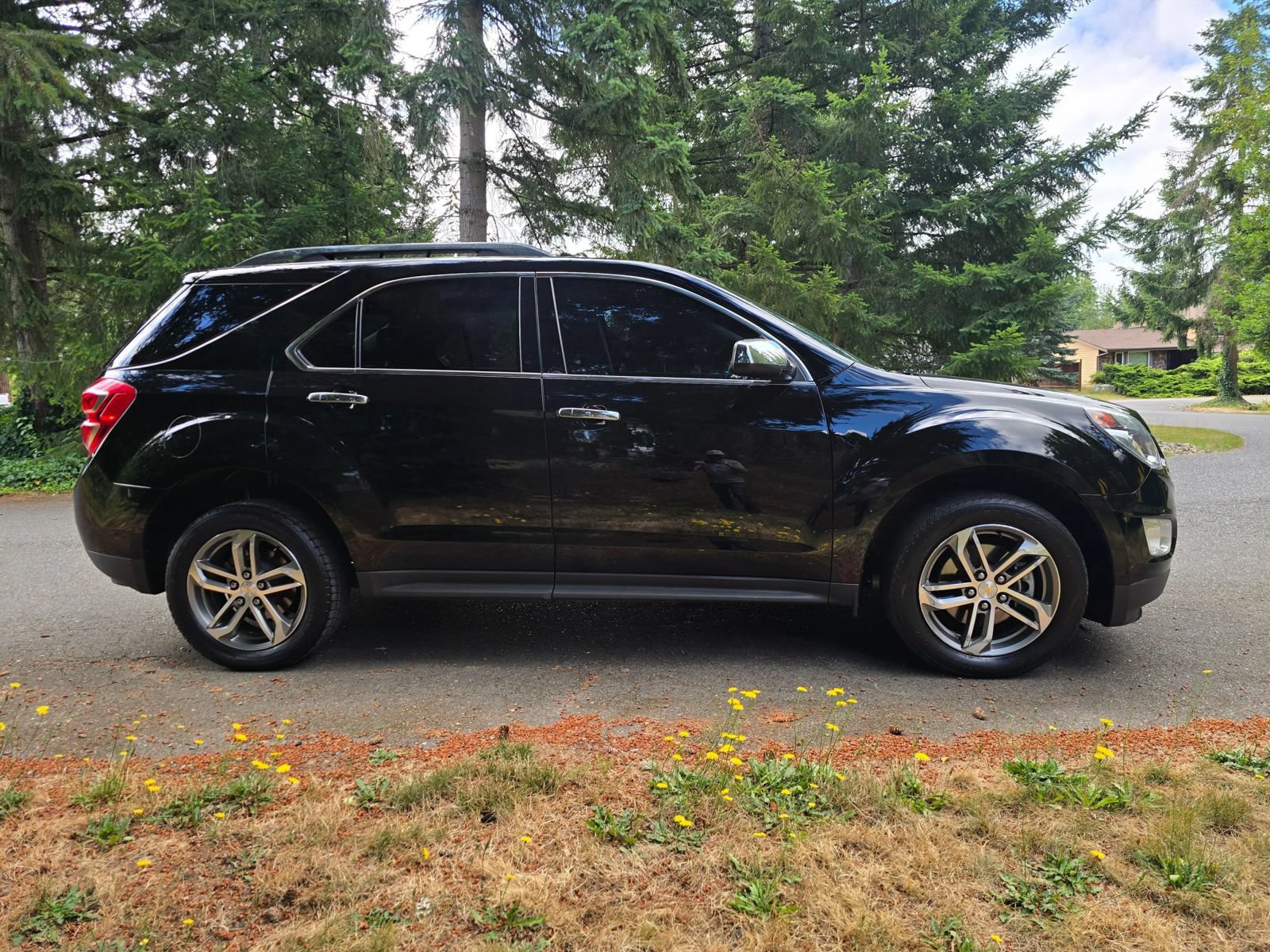 Used 2017 Chevrolet Equinox Premier w/ Enhanced Convenience Package AWD/4WD image 7