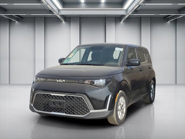 Certified 2025 Kia Soul LX w/ LX Technology Package FWD image 3