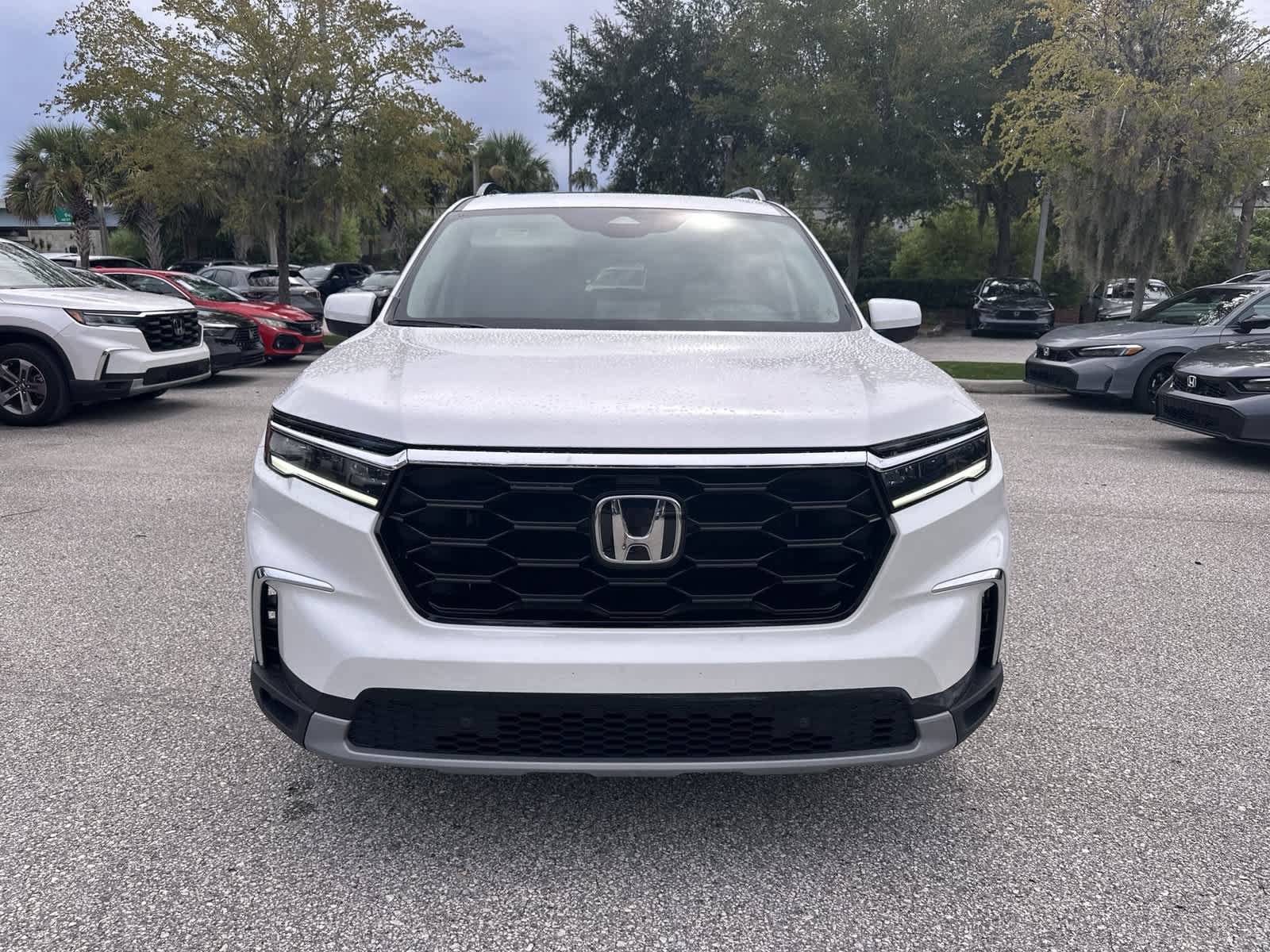 Used 2025 Honda Pilot Touring image 8