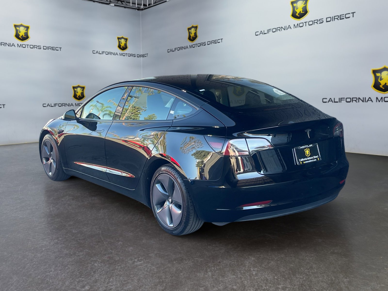 Used 2023 Tesla Model 3 Standard Range image 3