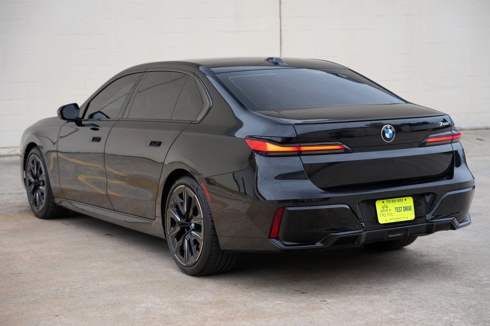 Used 2025 BMW 740i w/ Premium Package RWD image 69