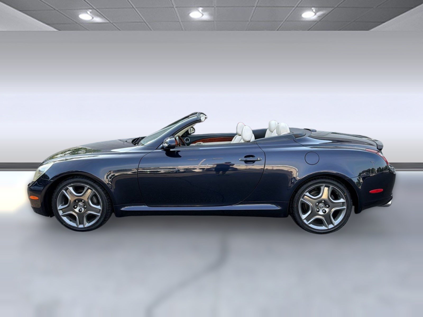 Used 2007 Lexus SC 430 Convertible RWD image 2