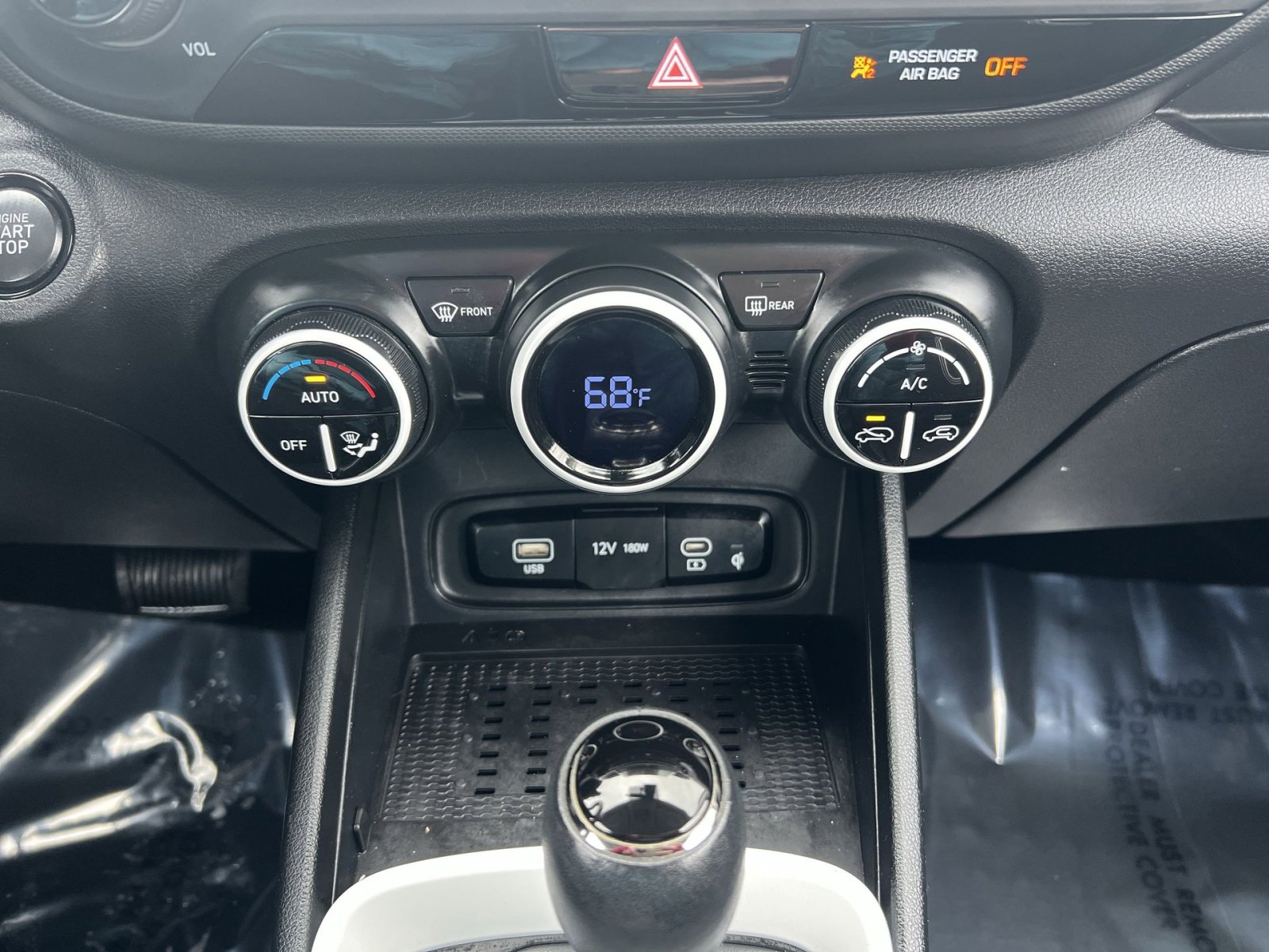 Used 2023 Hyundai Venue Limited image 20