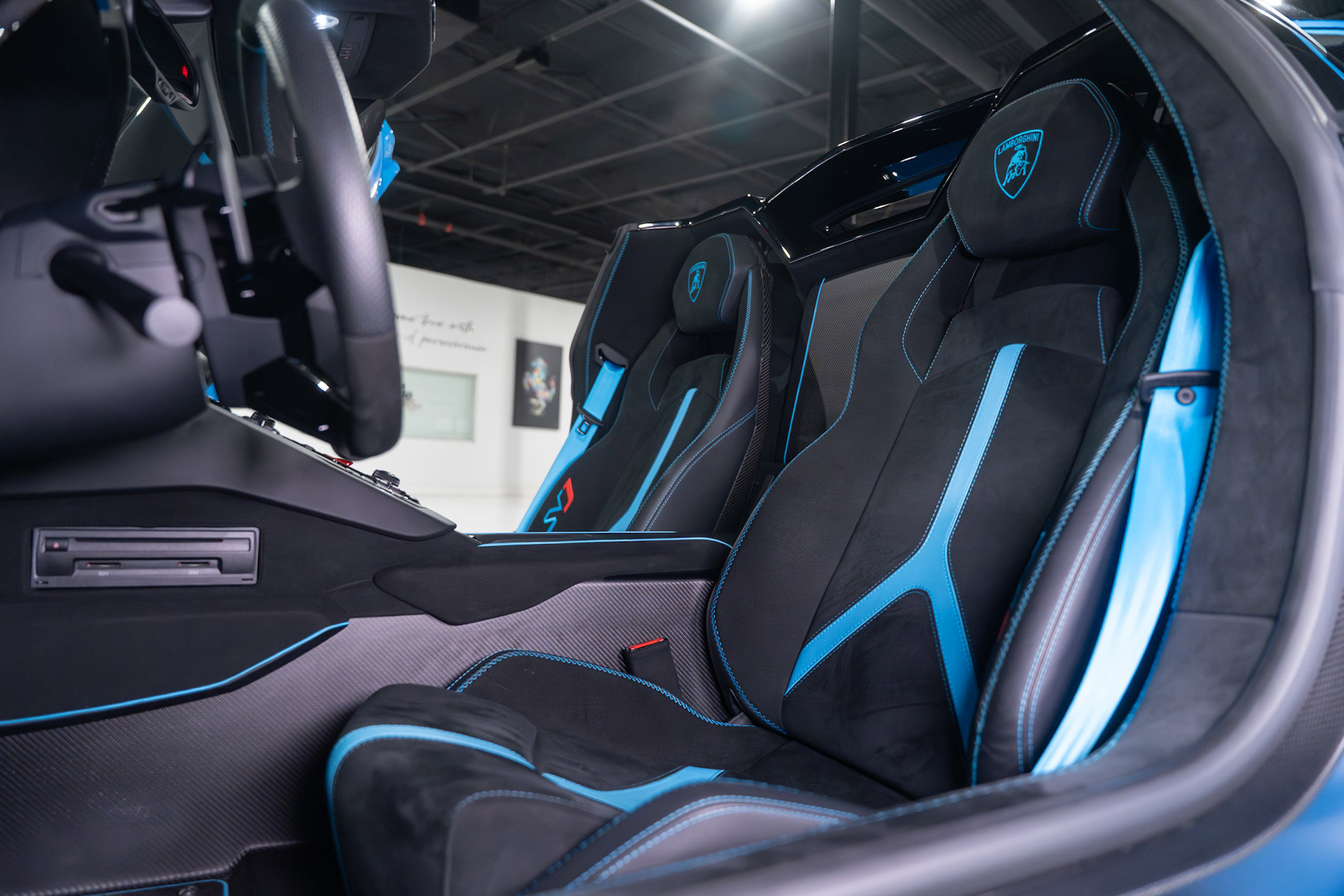 Used 2021 Lamborghini Aventador SVJ image 25