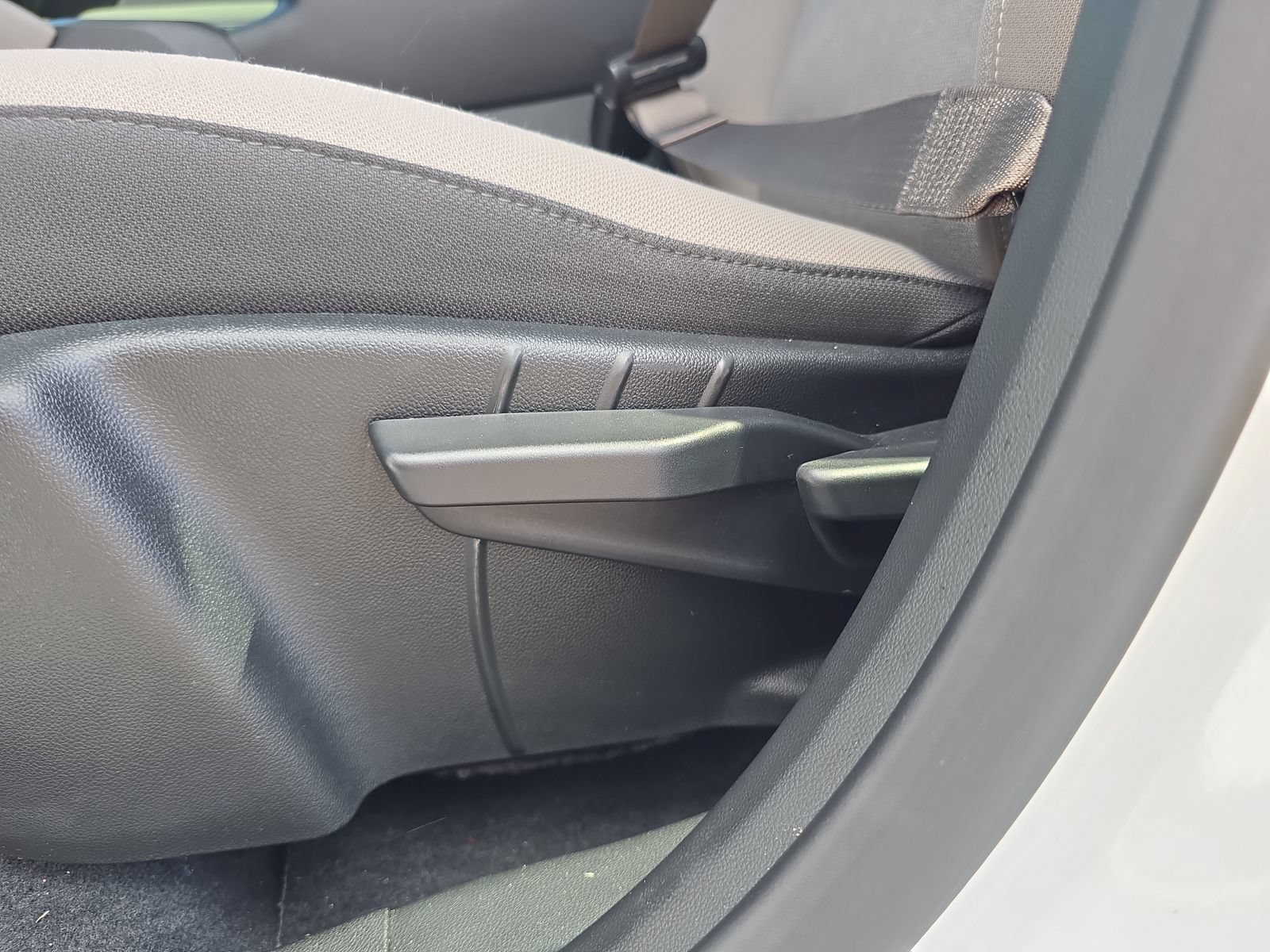 Used 2025 GMC Terrain Elevation FWD image 16